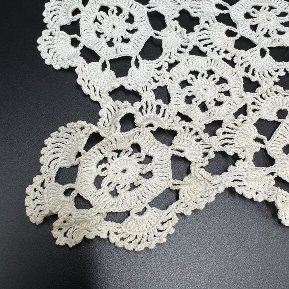 Vtg Crochet Doilies Lace Floral Designs Farm Table Cottagecore set of 3 - Picture 8 of 8